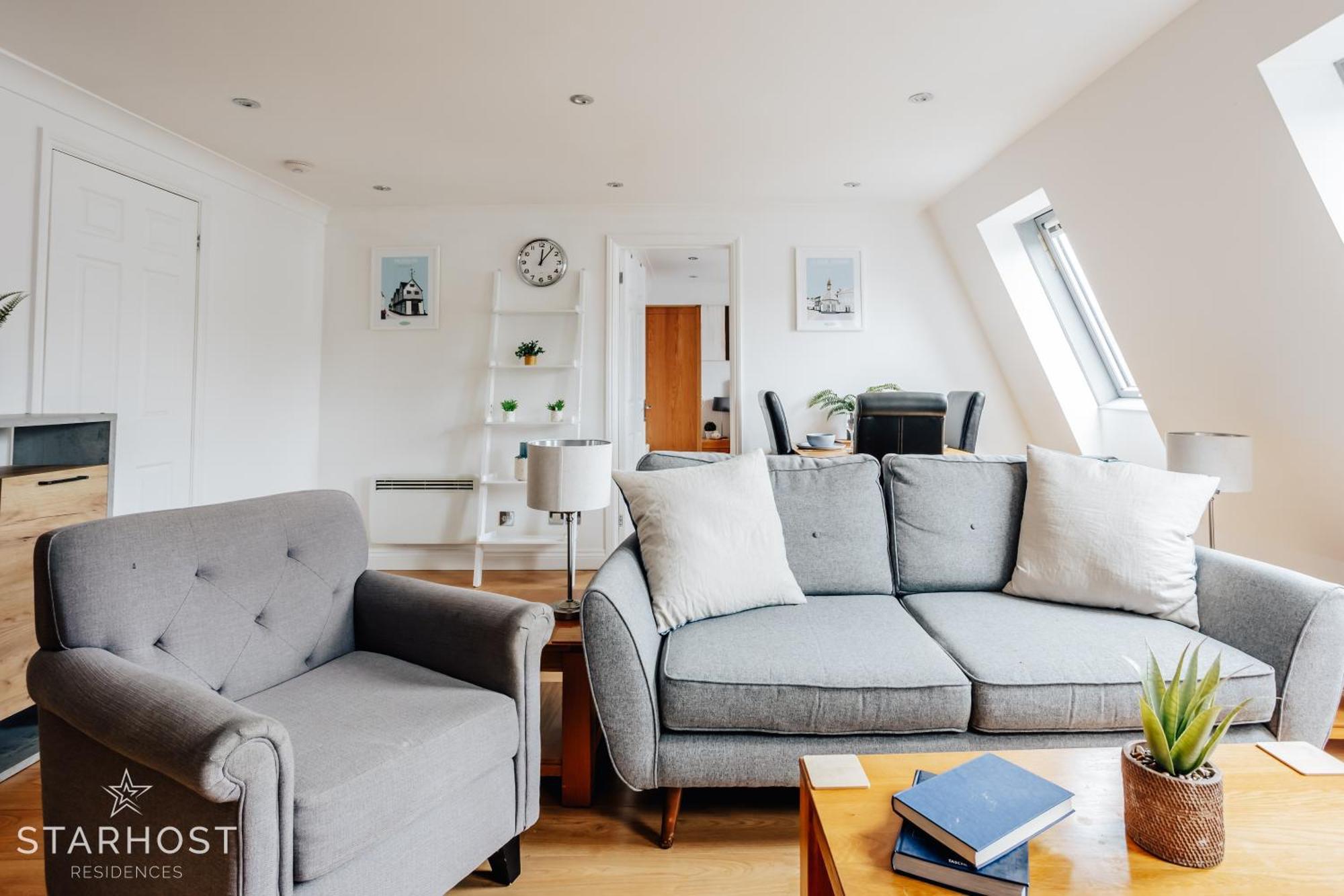 Central 3 Bed Apartment At Regents Court, Newbury Newbury  Exterior foto